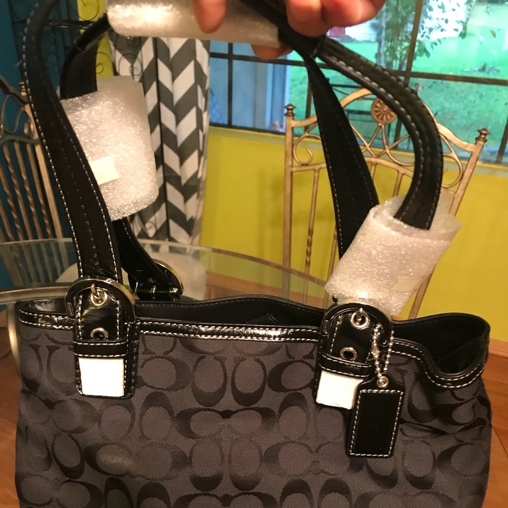 NEW AUTHENTIC COACH BLACK GREY PURSE MEDIUM F17401